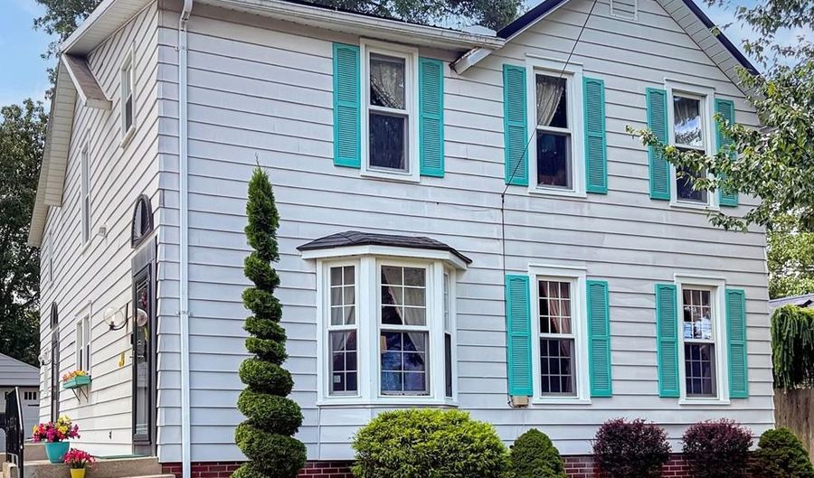115 High St, Ashland, OH 44805 - 4 Beds, 2 Bath