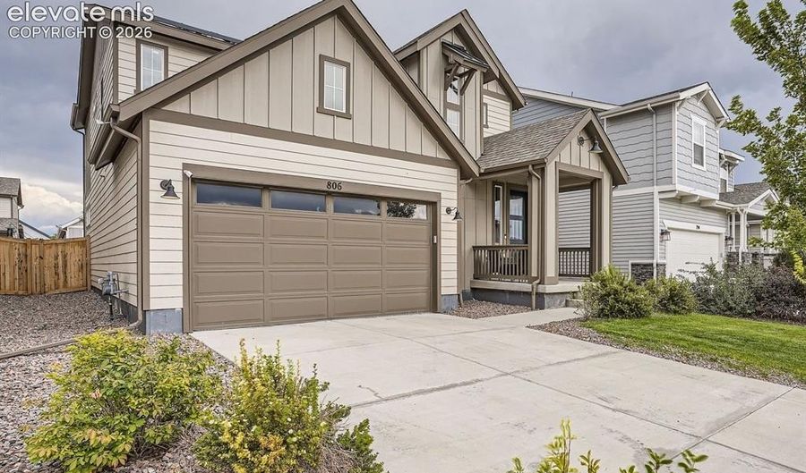 806 White Crow St, Aurora, CO 80018 - 3 Beds, 3 Bath