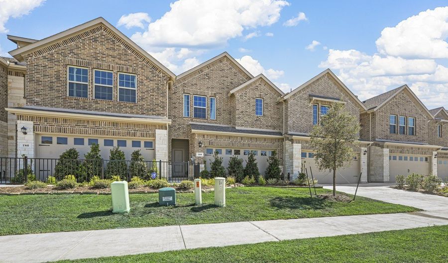 748 Thorn Creek Dr, Anna, TX 75409 - 2 Beds, 3 Bath