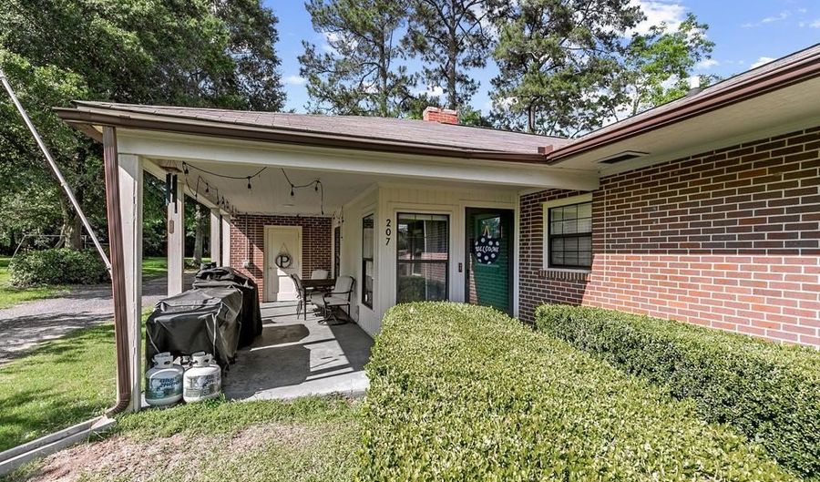 207 Midland St, Ashford, AL 36312 - 3 Beds, 2 Bath