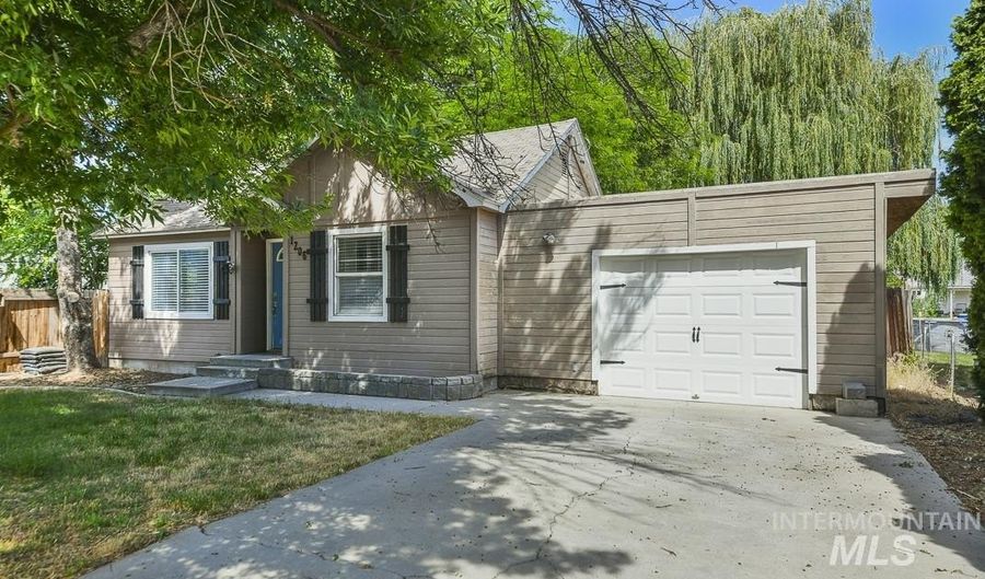 1206 N Michigan Ave, Caldwell, ID 83605 - 3 Beds, 1 Bath