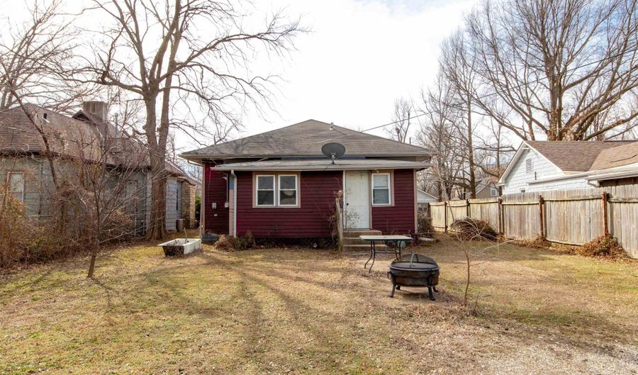 1204 E 11th Ave, Winfield, KS 67156 - 2 Beds, 1 Bath