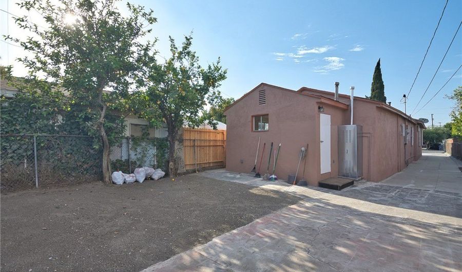 850 W 132nd St, Compton, CA 90222 - 3 Beds, 3 Bath