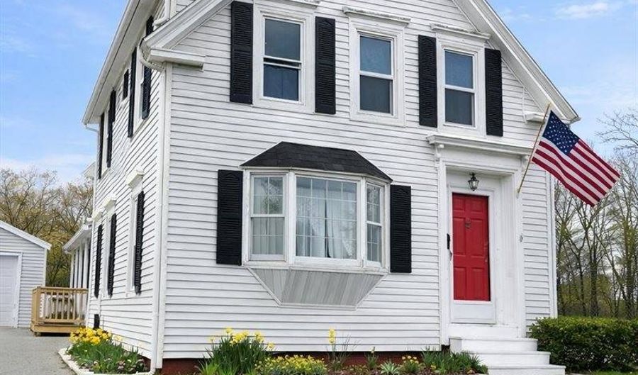 53 Fifteenth St, Bangor, ME 04401 - 4 Beds, 2 Bath