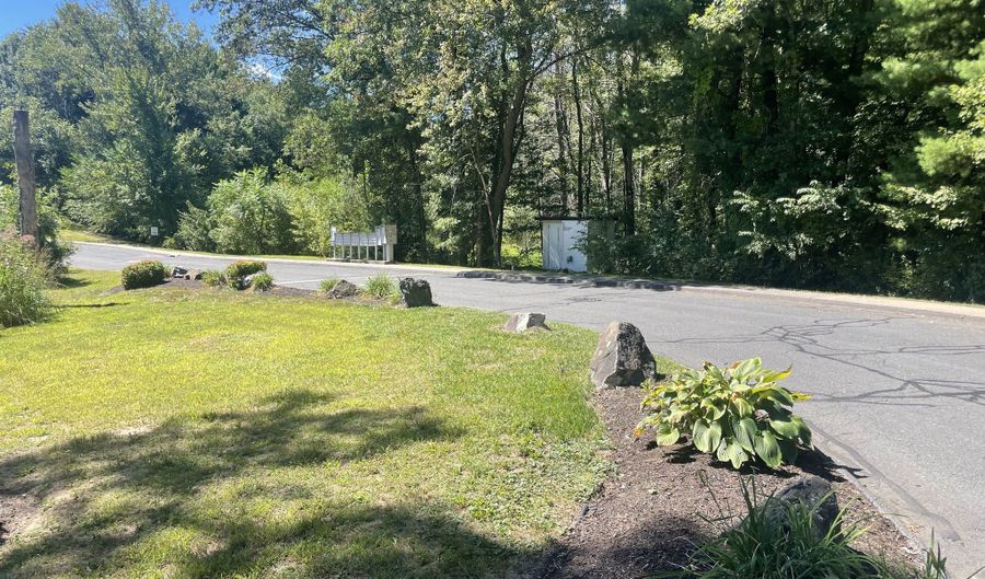 428 Emmett St APT H, Bristol, CT 06010 - 2 Beds, 1 Bath