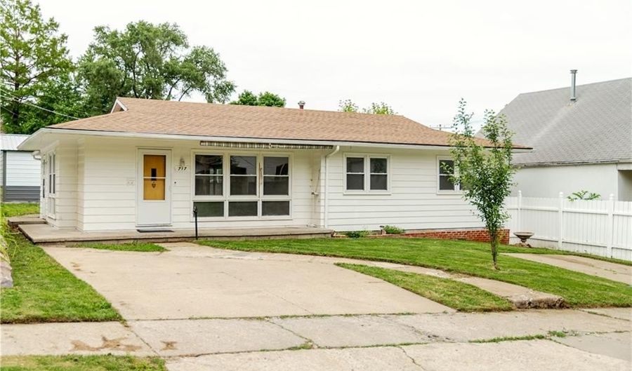 717 Y St, Atchison, KS 66002 - 3 Beds, 2 Bath