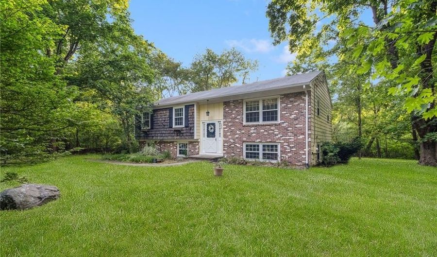 350 Essex Rd, North Kingstown, RI 02852 - 3 Beds, 1 Bath
