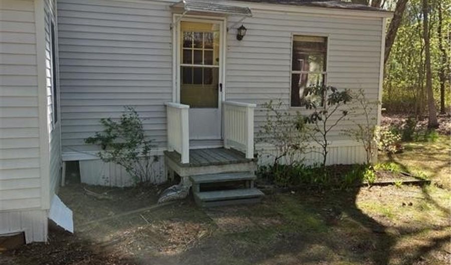 27 Leisure Way, Coventry, RI 02816 - 2 Beds, 2 Bath