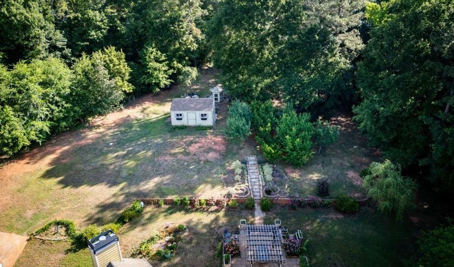 283 Creekside Dr, Arnoldsville, GA 30619 - 6 Beds, 4 Bath