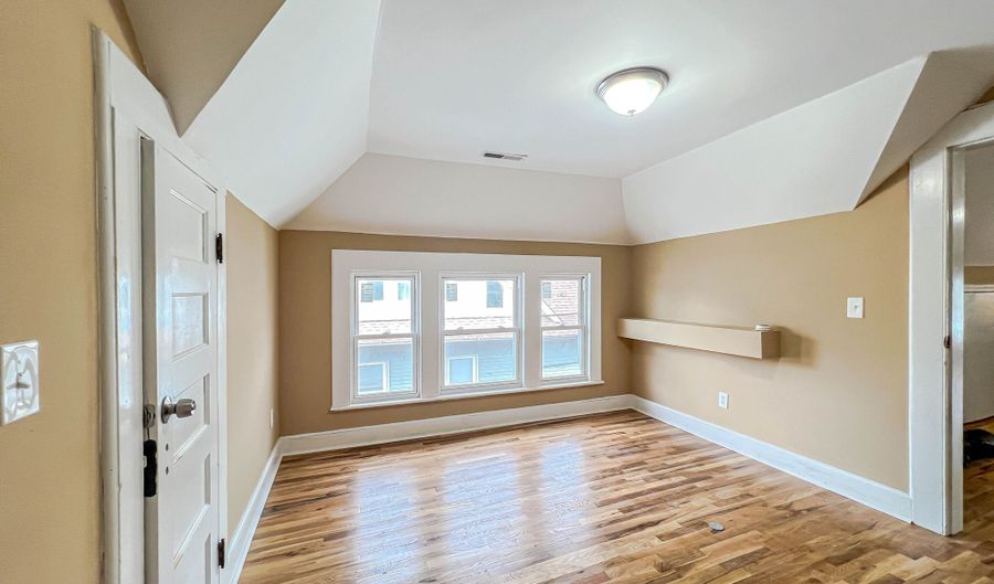 63 Eaton St 3, Bridgeport, CT 06604 - 2 Beds, 1 Bath