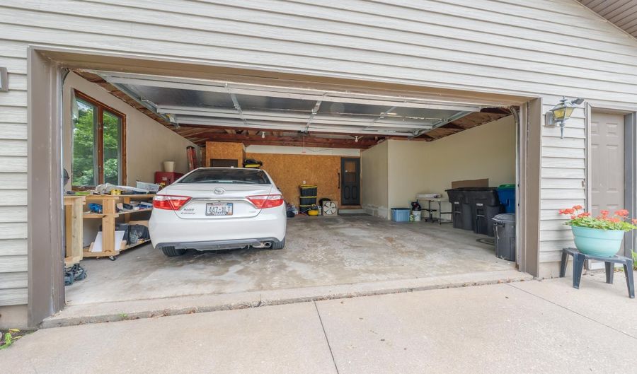 N2909 RIP VAN WINKLE Lane, Appleton, WI 54913 - 4 Beds, 3 Bath