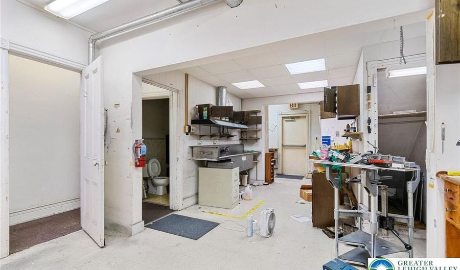 911 W Hamilton St, Allentown, PA 18101 - 0 Beds, 0 Bath