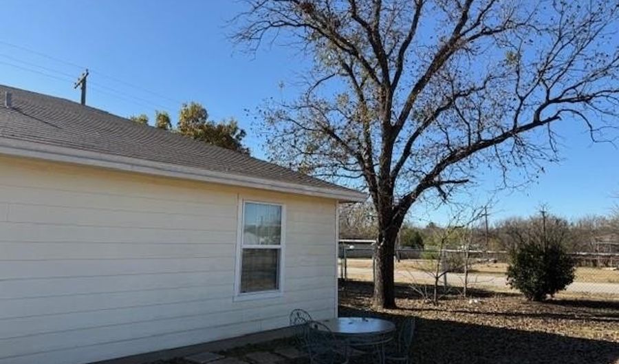 701 Matthews, Albany, TX 76430 - 3 Beds, 2 Bath