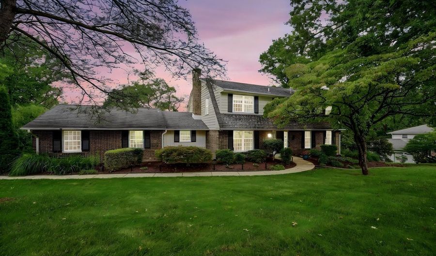 844 SUMMERSET Dr, Hockessin, DE 19707 - 5 Beds, 3 Bath