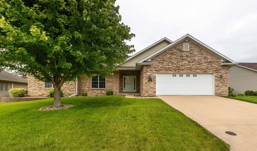 3302 Brook Holw, Asbury, IA 52002 - 4 Beds, 3 Bath