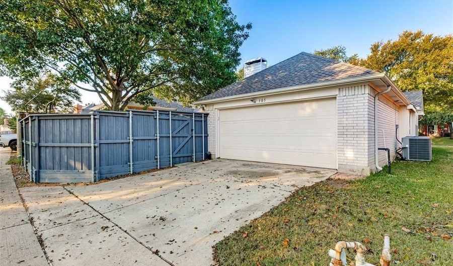 305 Parkhurst Ln, Allen, TX 75013 - 3 Beds, 2 Bath