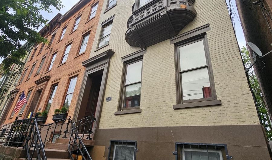 15 Ten Broeck St Garden, Albany, NY 12210 - 1 Beds, 1 Bath