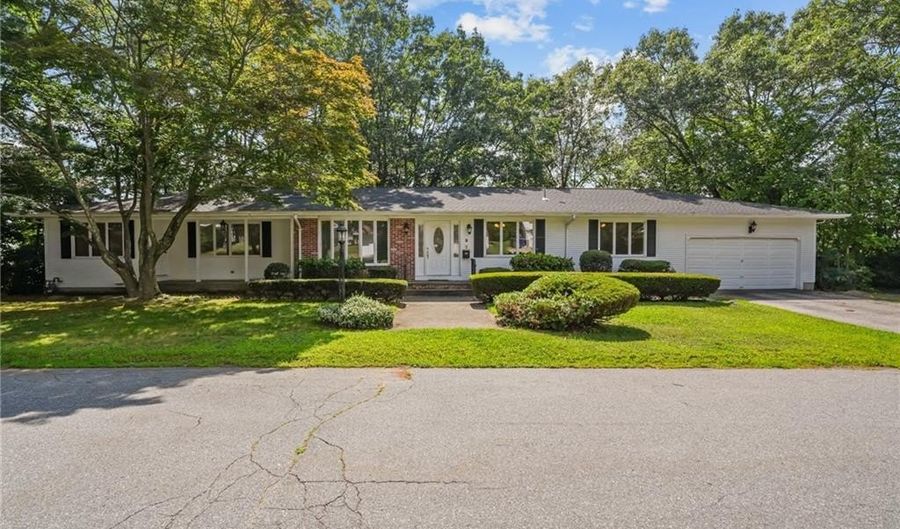 2 Julia Dr, North Providence, RI 02911 - 5 Beds, 3 Bath