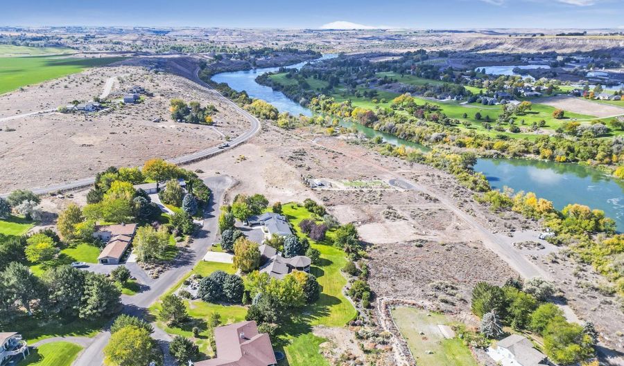 132 Country Club Ln, Buhl, ID 83316 - 4 Beds, 3 Bath