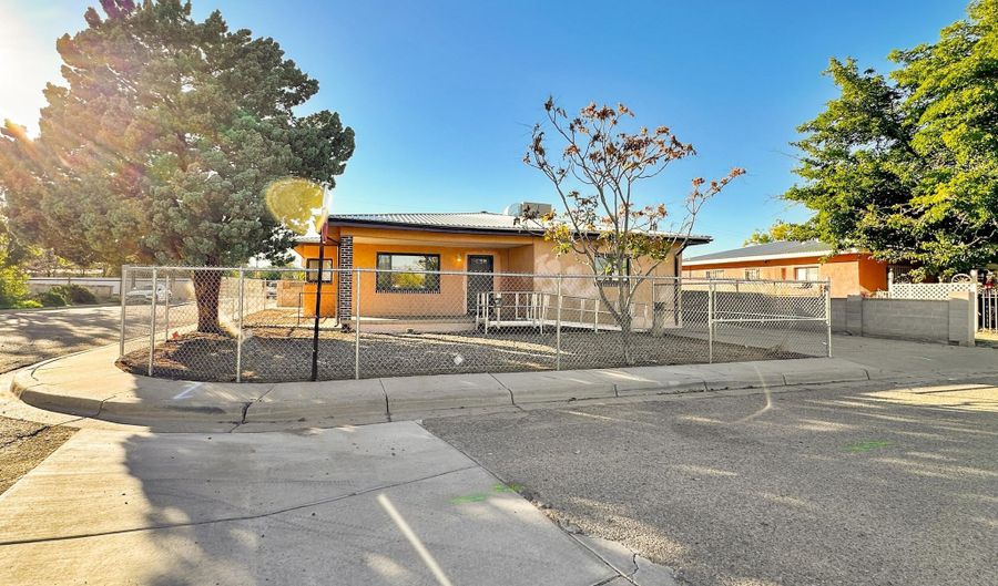 515 S 11TH St, Belen, NM 87002 - 3 Beds, 2 Bath