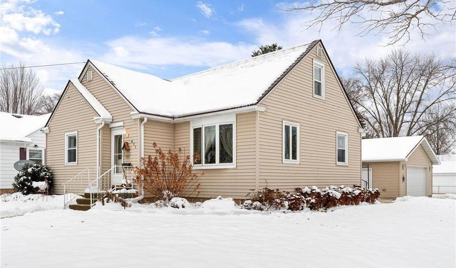 611 11th St SW, Austin, MN 55912 - 3 Beds, 2 Bath