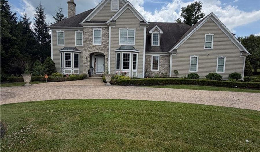 915 Creek View Dr, Aurora, OH 44202 - 4 Beds, 5 Bath