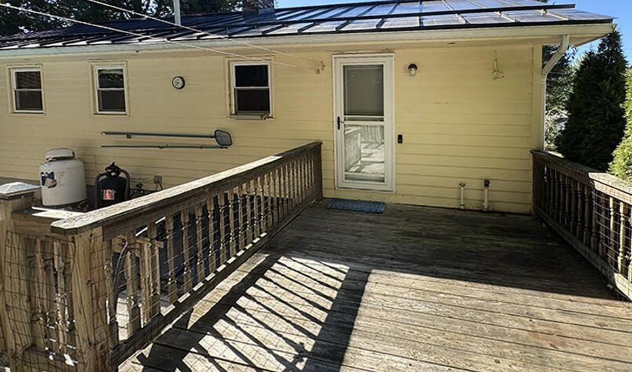105 Windsor Ave, Augusta, ME 04330 - 3 Beds, 1 Bath