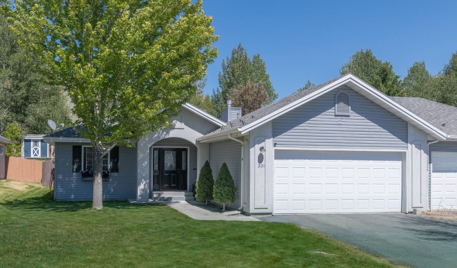 201 S 9th St, Bellevue, ID 83313 - 3 Beds, 2 Bath