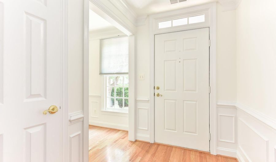 315 S HENRY St S, Alexandria, VA 22314 - 3 Beds, 3 Bath