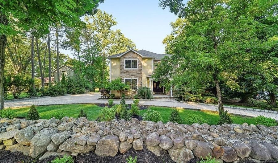 35 Franklin Tpke, Allendale, NJ 07401 - 6 Beds, 5 Bath