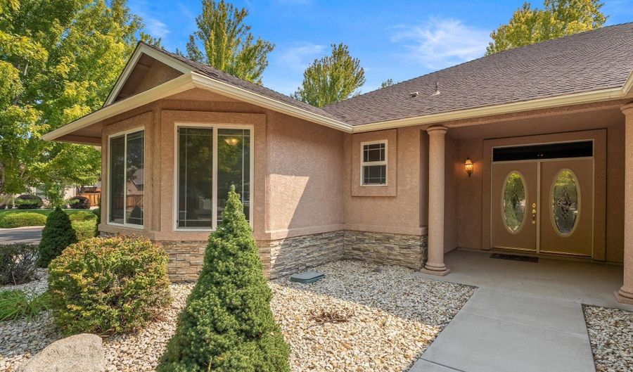 1383 Macenna Ln, Gardnerville, NV 89410 - 5 Beds, 3 Bath