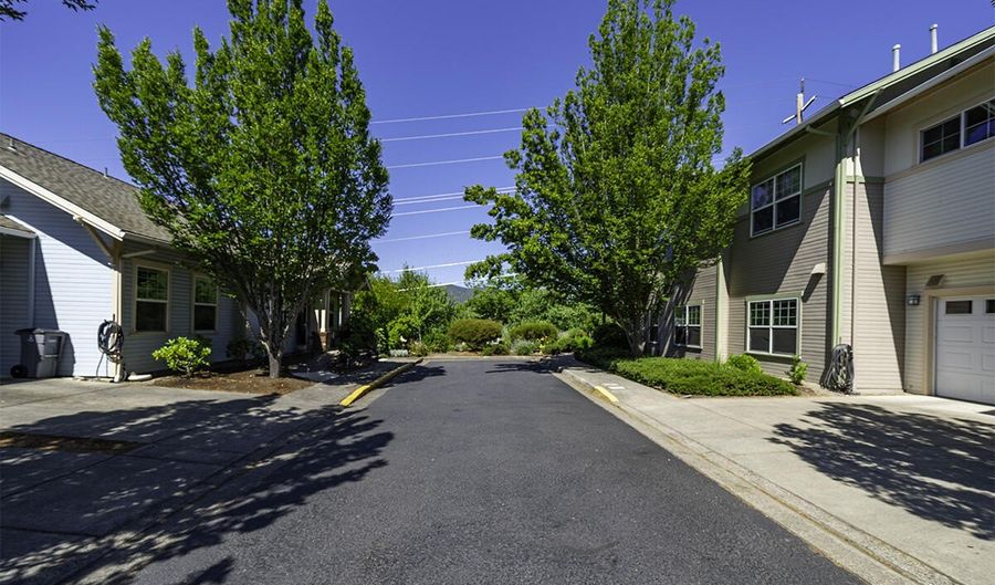 833 Cobblestone Ct, Ashland, OR 97520 - 2 Beds, 2 Bath