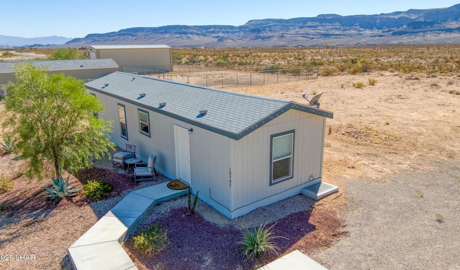 10747 S Paradise Trails Rd, Yucca, AZ 86438 - 2 Beds, 1 Bath