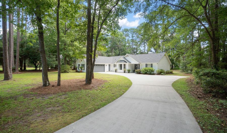 24 Thomas Sumter St, Beaufort, SC 29907 - 3 Beds, 2 Bath
