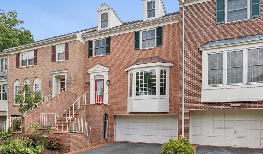 8942 BARROWGATE Ct, Potomac, MD 20854 - 3 Beds, 4 Bath