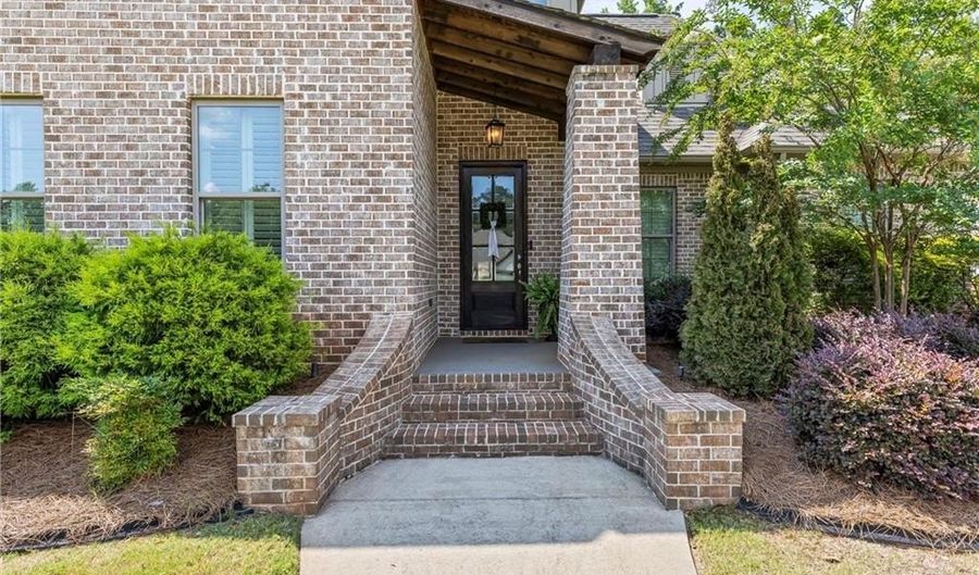 1595 CLUB CREEK Dr, Auburn, AL 36030 - 4 Beds, 4 Bath