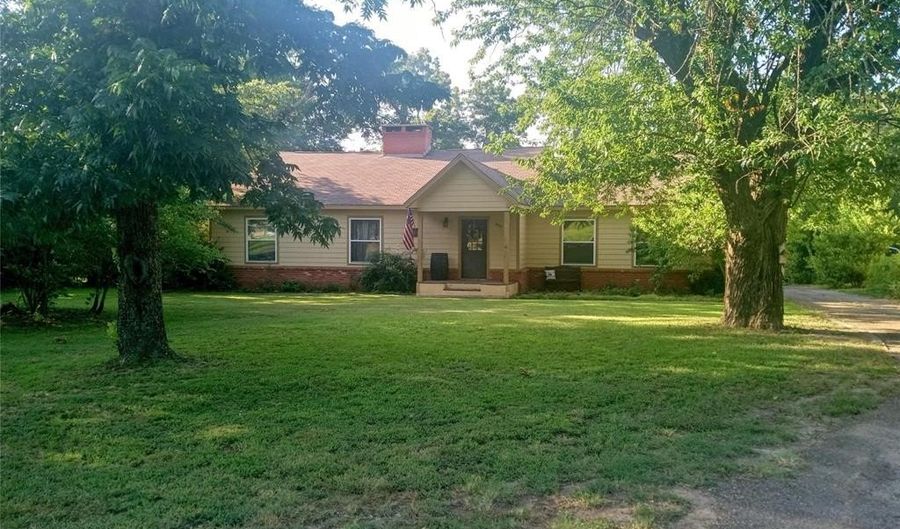955 Jefferson St E, Sulphur Springs, TX 75482 - 3 Beds, 3 Bath