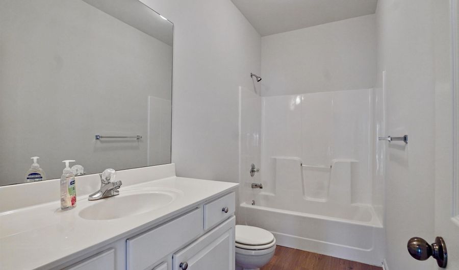 304 PARK VILLAGE Dr, Alabaster, AL 35007 - 3 Beds, 2 Bath