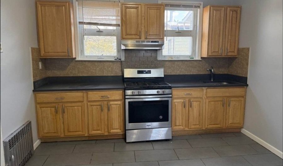 43 W 26Th St 2, Bayonne, NJ 07002 - 4 Beds, 1 Bath