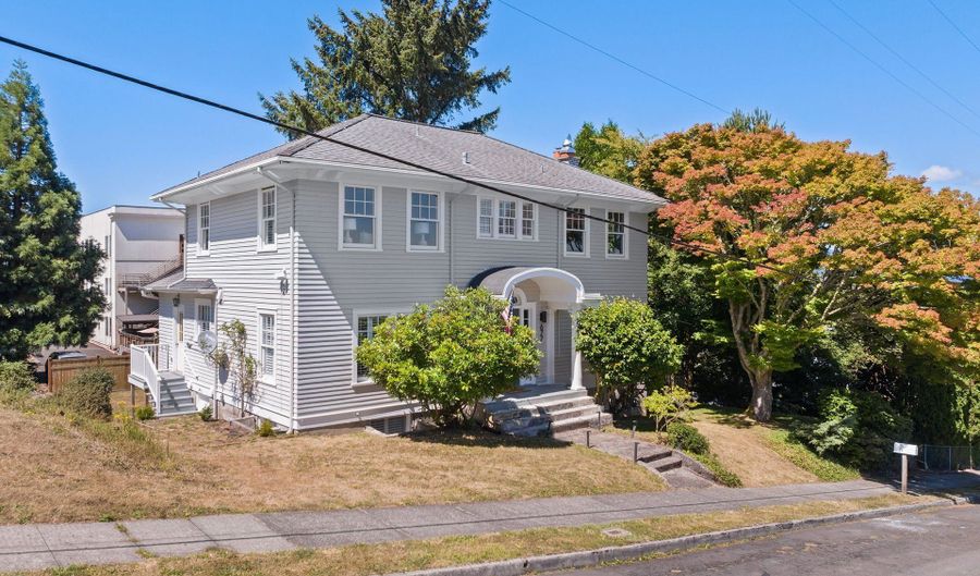 677 17TH St, Astoria, OR 97103 - 4 Beds, 1 Bath
