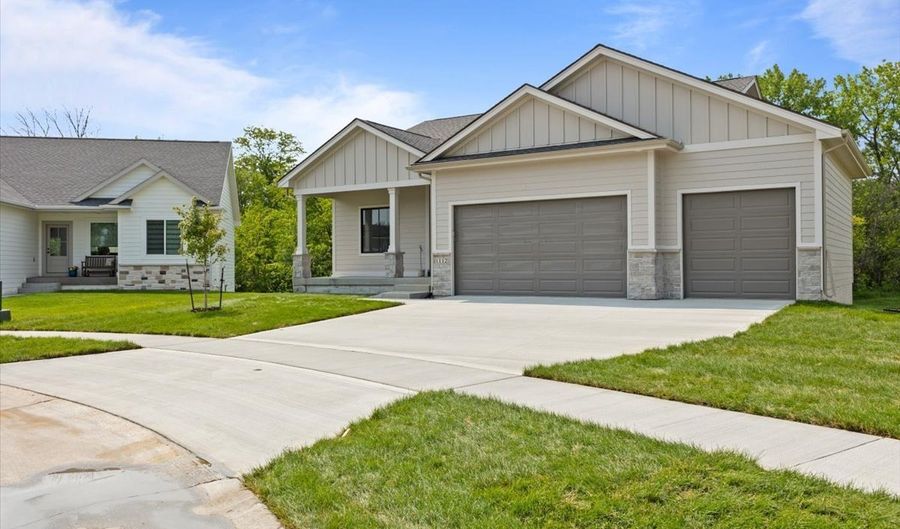1112 2nd St NE, Altoona, IA 50009 - 4 Beds, 4 Bath