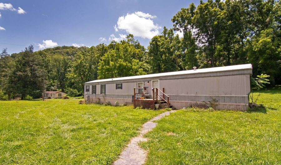 941 E Clayton Rd, Alderson, WV 24910 - 3 Beds, 2 Bath
