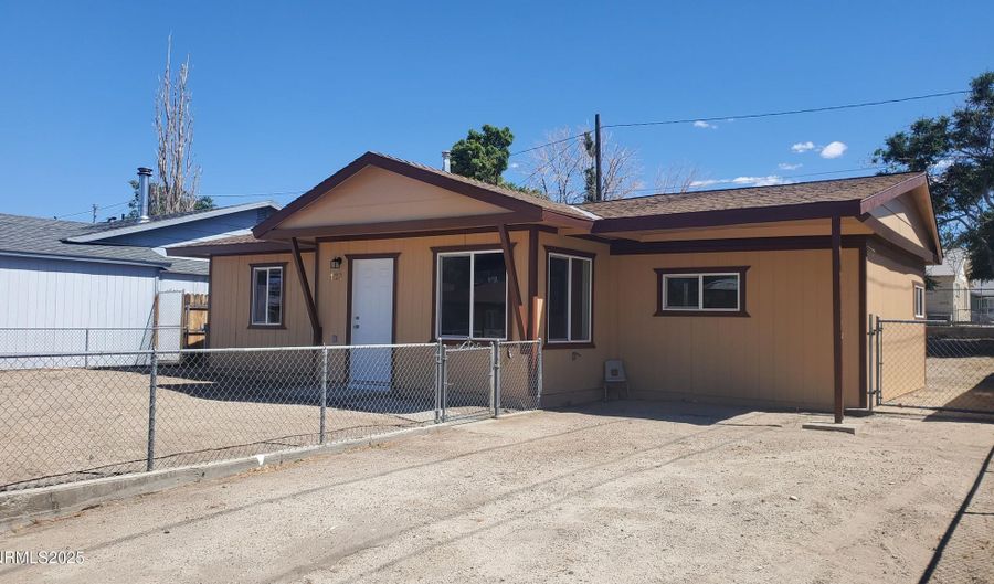122 Harrison St, Hawthorne, NV 89415 - 2 Beds, 1 Bath