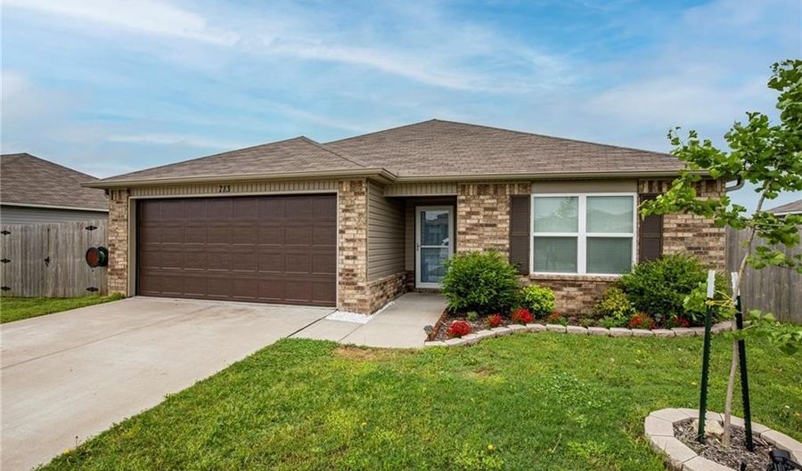 713 NW 67th Ave, Bentonville, AR 72713 - 3 Beds, 2 Bath