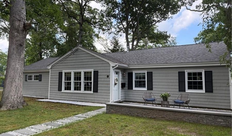 15 Zephyr Ln, Barrington, RI 02806 - 4 Beds, 2 Bath