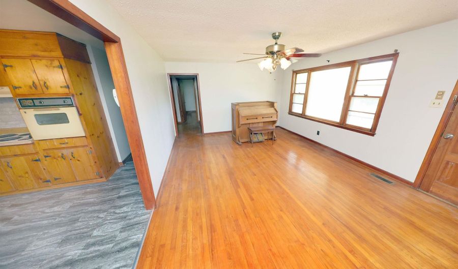 700 S MARSHALL St, Anniston, AL 36201 - 3 Beds, 1 Bath