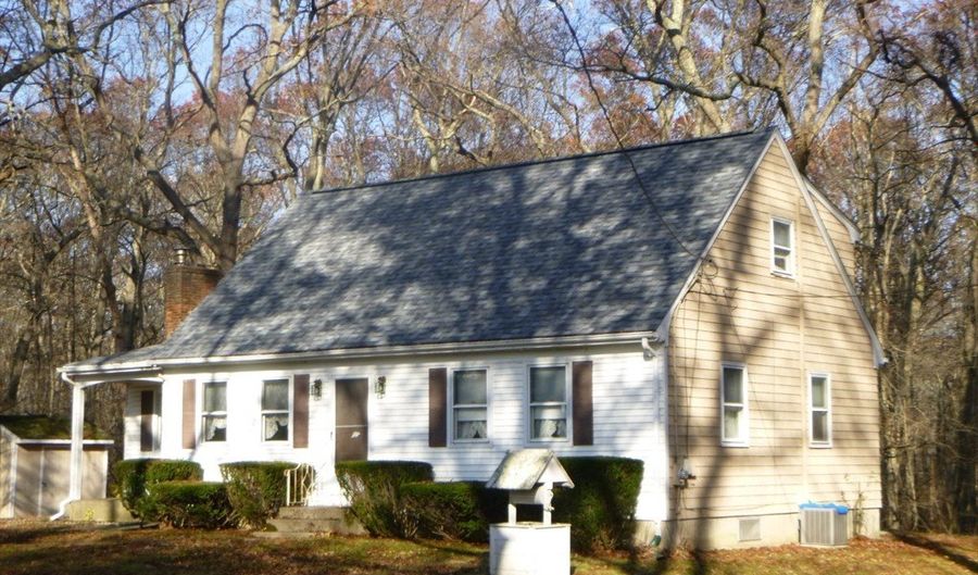 27 Peck Hill Rd, Johnston, RI 02919 - 3 Beds, 2 Bath