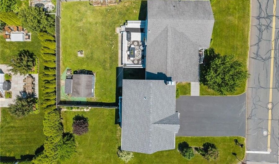 97 Eustis Ave 2, Newport, RI 02840 - 1 Beds, 1 Bath