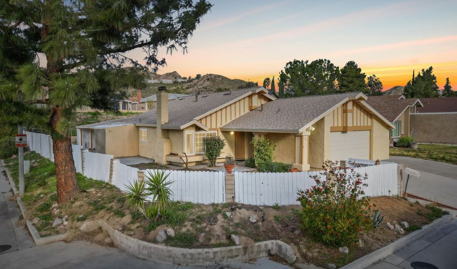 29835 Abelia Rd, Canyon Country, CA 91387 - 4 Beds, 2 Bath