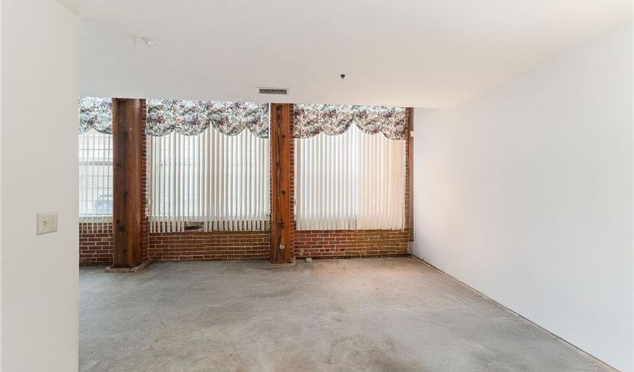 2 School St 133, Lincoln, RI 02802 - 1 Beds, 1 Bath